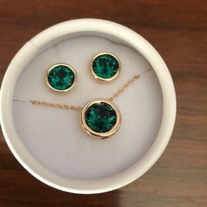New Swarovski Emerald Crystal earring/necklace set